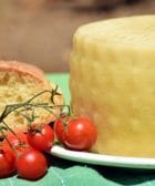 queso manchgo, pan y tomate