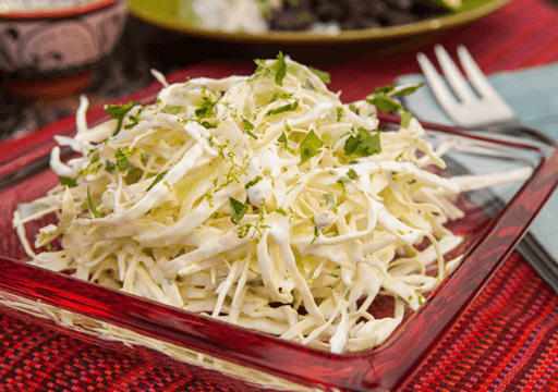 Ensalada de queso manchego y repollo