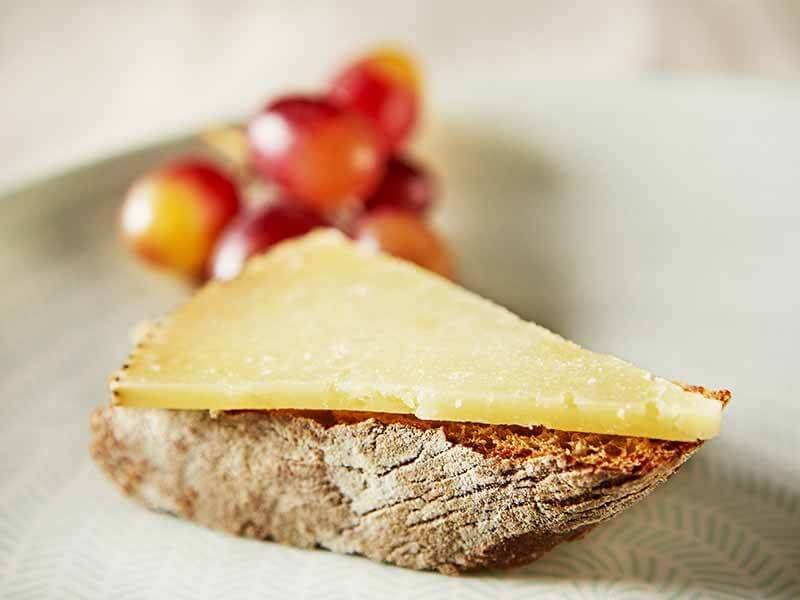 Queso manchego con pan